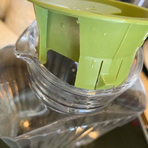 VTG Anchor Hocking Ribbed 2 Qt Glass Refrigerator Pitcher w/ Green Lid no chips - Picture 9 of 10